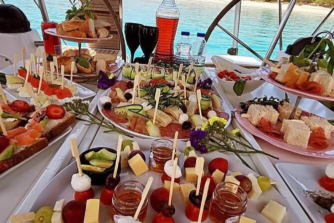 Small group,pass by Delos,swim in Rhenia,snap LVenice, free trans - Who should book this sailing?