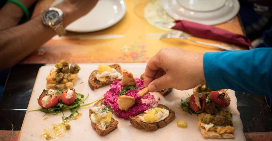 Thessaloniki: Food and Walking Tour with Tastings - Kapani Market and the first taste of Greece