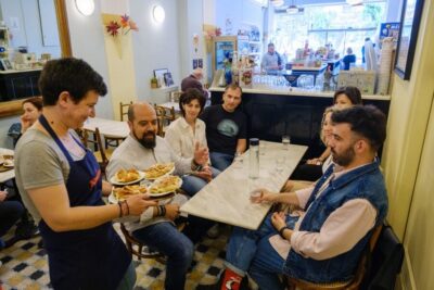 Food Tastings and Drinks tour with a Chef