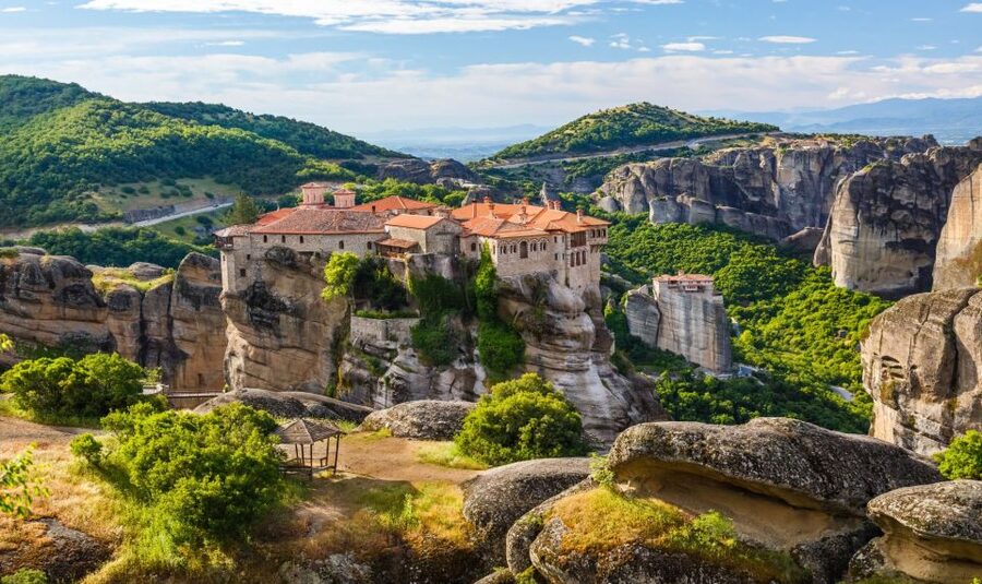 Thessaloniki: Full-Day Meteora Monasteries Tour - Seeing all six monasteries