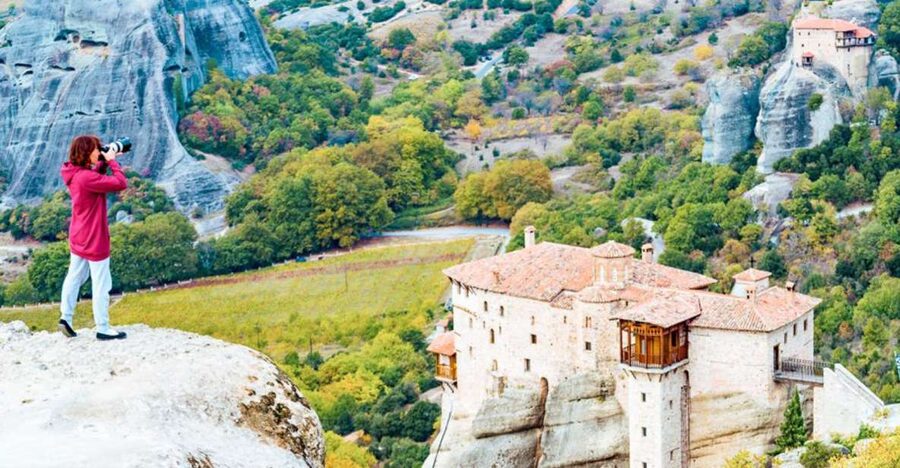 Thessaloniki : Meteora Full-Day Bus Trip with Local Guide - Seeing all six monasteries from the road