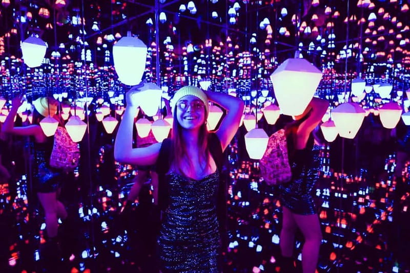 Thessaloniki:Selfie Museum, a 60-minute immersive experience - Starting with 30 themed installations