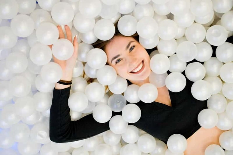 Thessaloniki:Selfie Museum, a 60-minute immersive experience - Dancing under the disco ball