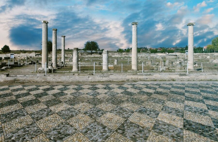 Thessaloniki: Vergina and Pella Day Trip - The road to Vergina and the royal burial ground
