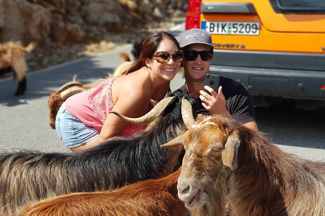 VIP Luxury Private Tour - Full Day - 4x4 Excursion with LandRover - Richtis Gorge and the waterfall walk