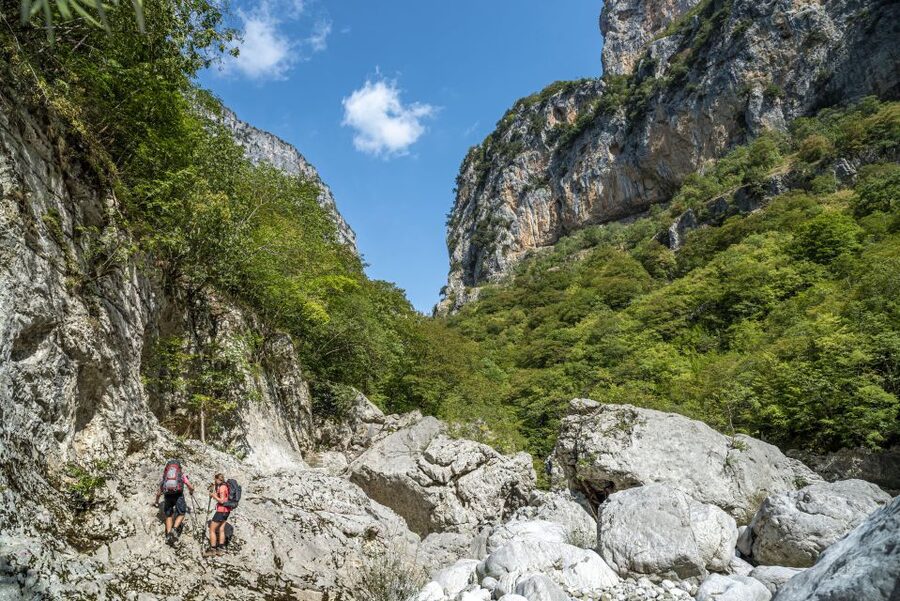Zagori: Vikos Gorge full-day guided hike - Beginning at Monodendri with a steep descent