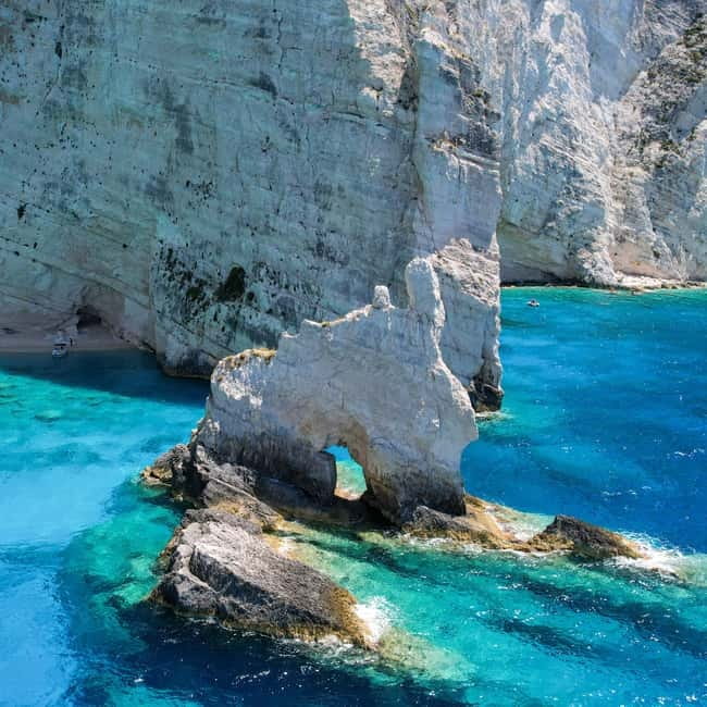 Zakinthos: Shipwreck Beach and Blue Caves Land and Sea Tour - Guides make a practical difference