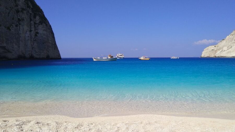 Zakynthos: early morning Shipwreck,Blue Caves and view point - A family taverna near Anafonitria